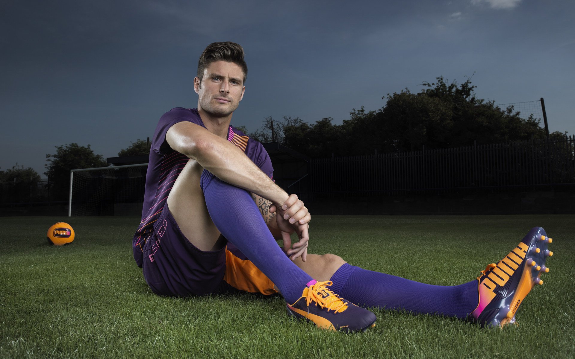 女足比赛中，中国队员李某表现出色，助球队取胜，中国女足被问责